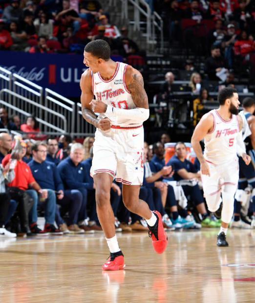 两位年轻的 两位年轻的