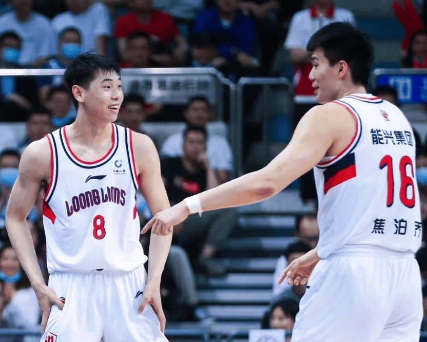 他在场均 他在场均